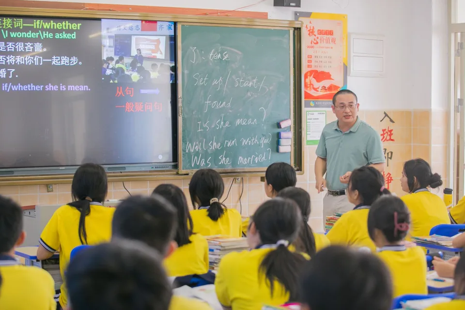 Sinh viên học tiếng Anh tại Dạy Thêm Lớp Cô Chi